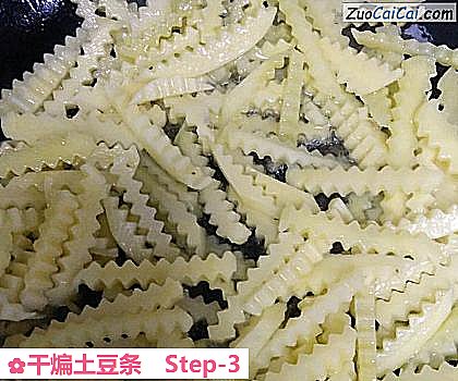 干煸土豆条做法第三步骤