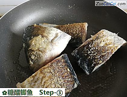 糖醋鲫鱼做法第三步骤