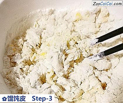 馄饨皮做法第三步骤