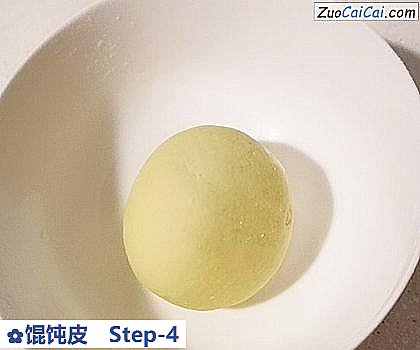 馄饨皮做法第四步骤