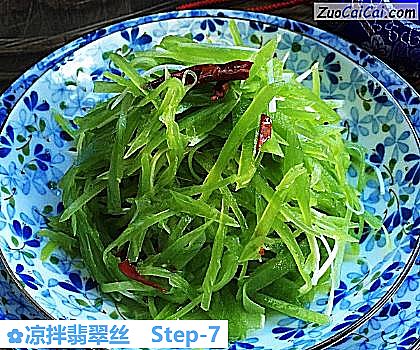 凉拌翡翠丝做法第七步骤