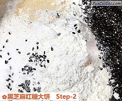 黑芝麻红糖大饼做法第二步骤