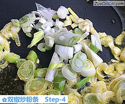 双椒炒粉条做法第四步骤