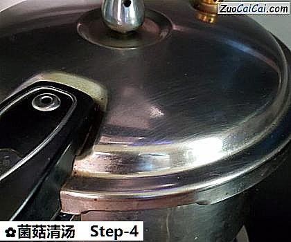 菌菇清汤做法第四步骤