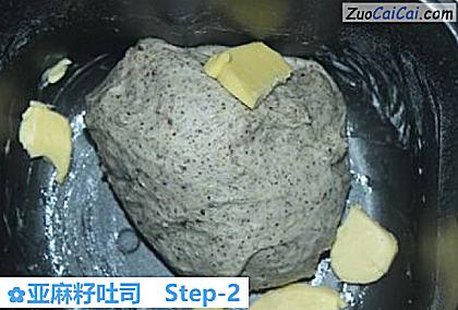 亚麻籽吐司做法第二步骤