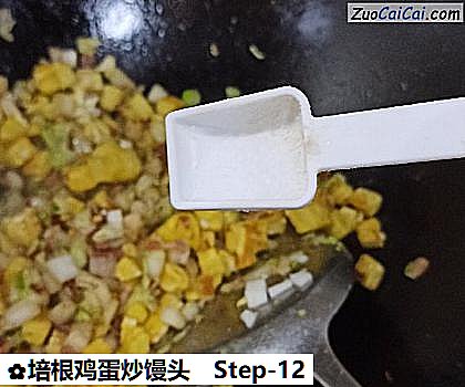 培根鸡蛋炒馒头做法第十二步骤