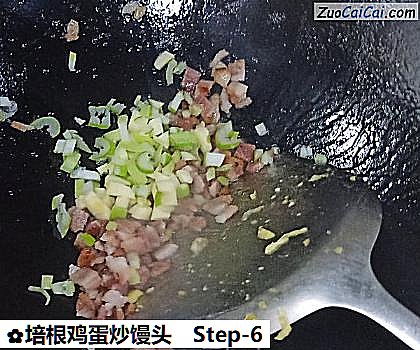 培根鸡蛋炒馒头做法第六步骤