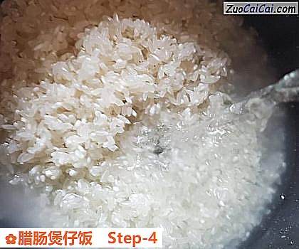 腊肠煲仔饭做法第四步骤