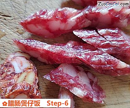腊肠煲仔饭做法第六步骤