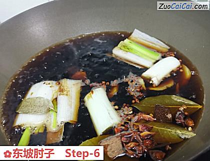 东坡肘子做法第六步骤