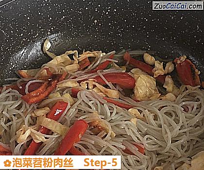 泡菜苕粉肉丝做法第五步骤