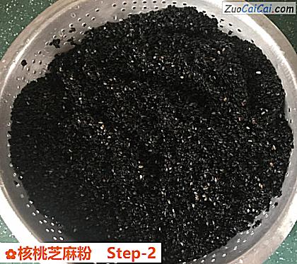 核桃芝麻粉做法第二步骤