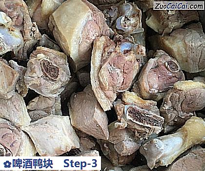 啤酒鸭块做法第三步骤