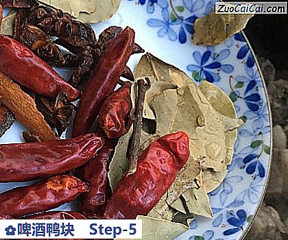 啤酒鸭块做法第五步骤