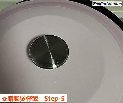 腊肠煲仔饭做法第五步骤