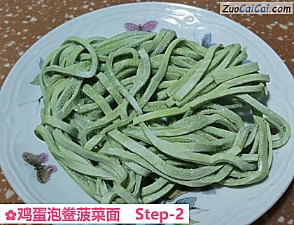 鸡蛋泡鲞菠菜面做法第二步骤