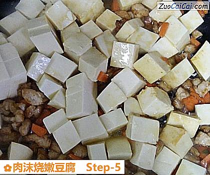 肉沫烧嫩豆腐做法第五步骤