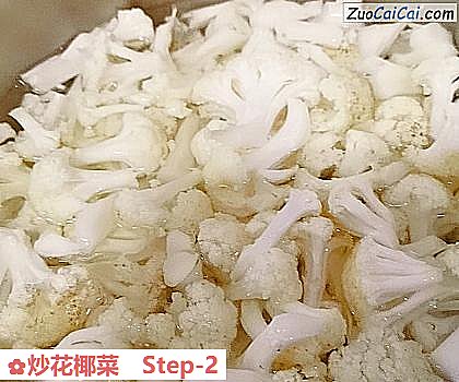 炒花椰菜做法第二步骤