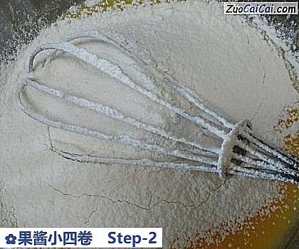果酱小四卷做法第二步骤