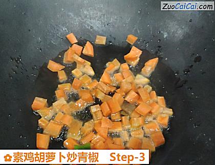 素鸡胡萝卜炒青椒做法第三步骤