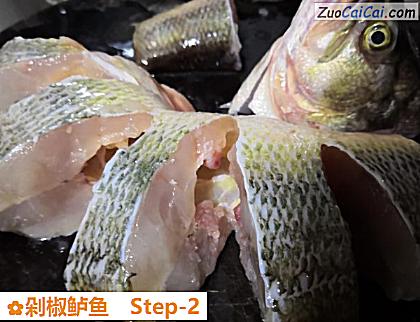 剁椒鲈鱼做法第二步骤