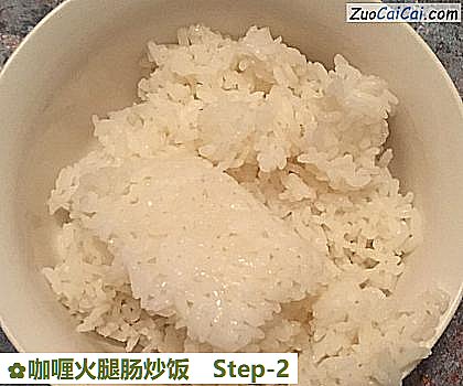 咖喱火腿肠炒饭做法第二步骤