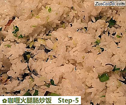 咖喱火腿肠炒饭做法第五步骤