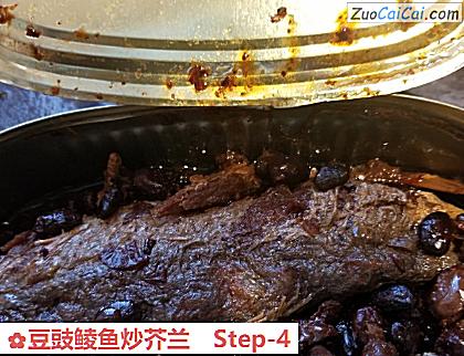 豆豉鲮鱼炒芥兰做法第四步骤