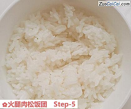 火腿肉松饭团做法第五步骤