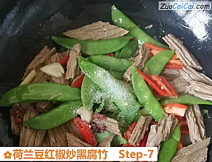 荷兰豆红椒炒黑腐竹做法第七步骤