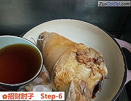 招财肘子做法第六步骤