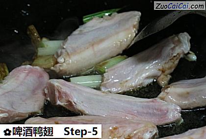 啤酒鸭翅做法第五步骤