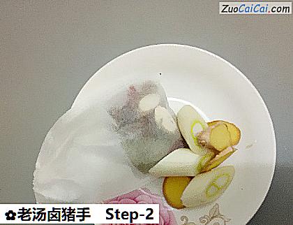 老汤卤猪手做法第二步骤