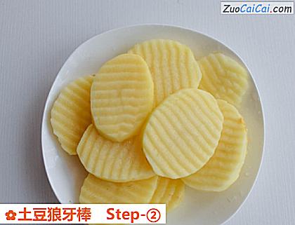 土豆狼牙棒做法第二步骤