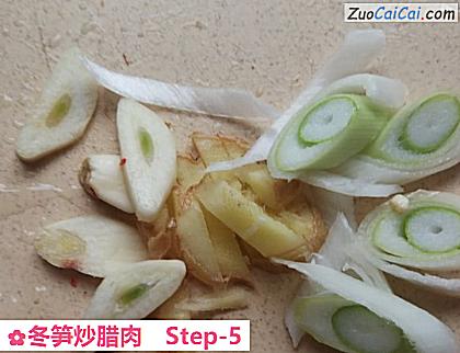 冬笋炒腊肉做法第五步骤