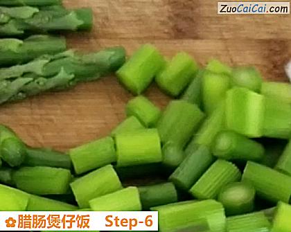 腊肠煲仔饭做法第六步骤