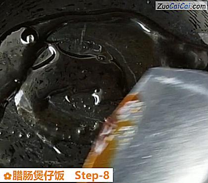 腊肠煲仔饭做法第八步骤