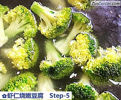 虾仁烧嫩豆腐做法第五步骤