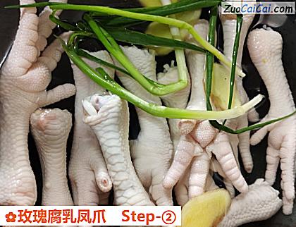 玫瑰腐乳凤爪做法第二步骤