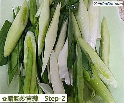 腊肠炒青蒜做法第二步骤