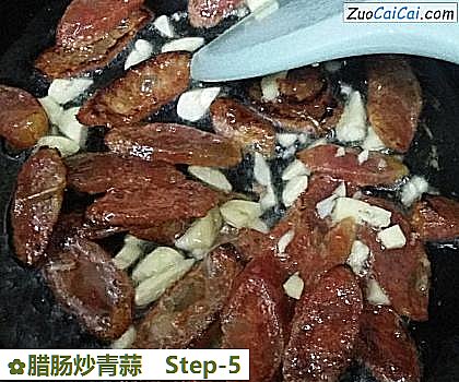 腊肠炒青蒜做法第五步骤
