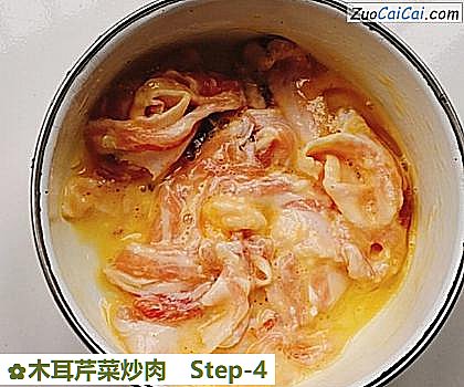 木耳芹菜炒肉做法第四步骤