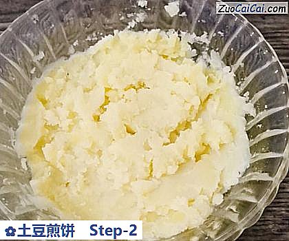 土豆煎饼做法第二步骤