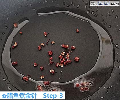 腊鱼煮金针做法第三步骤