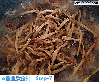 腊鱼煮金针做法第七步骤