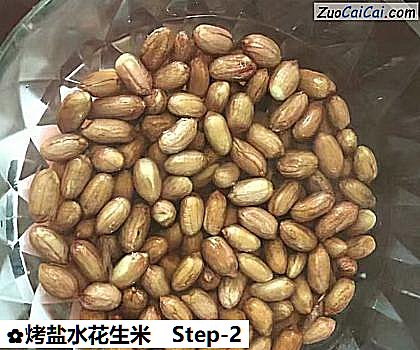 烤盐水花生米做法第二步骤