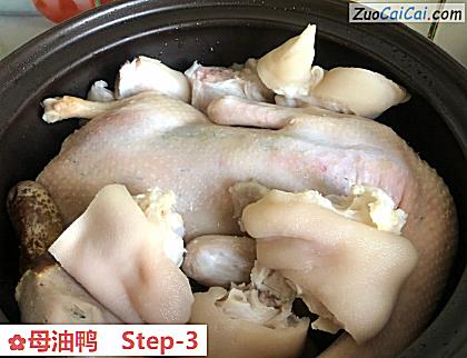 母油鸭做法第三步骤