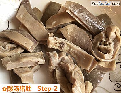 酸汤猪肚做法第二步骤