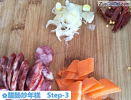 腊肠炒年糕做法第三步骤