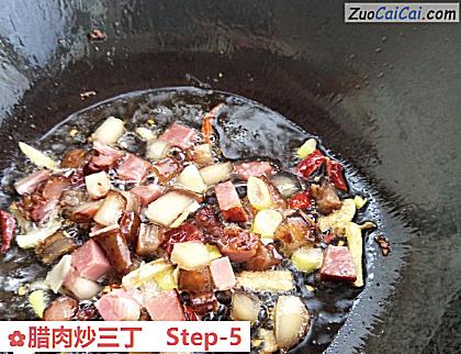 腊肉炒三丁做法第五步骤